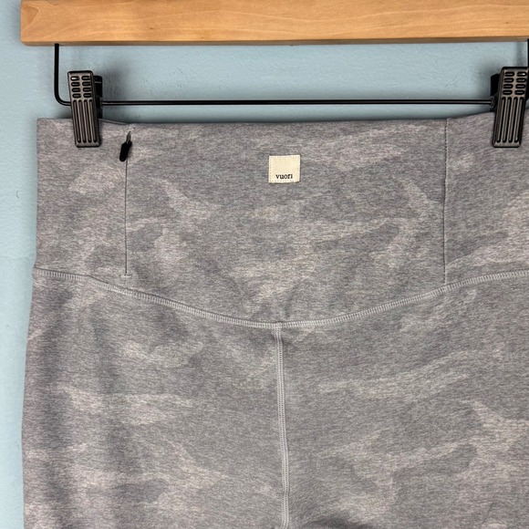 Vuori Womens Medium Gray Camo Clean Elevation Performance High Rise 25" Leggings - Picture 4 of 6